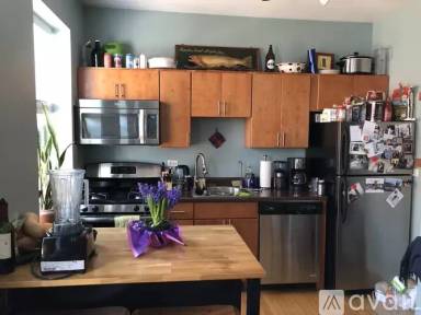 Main picture of 1935 W Division St