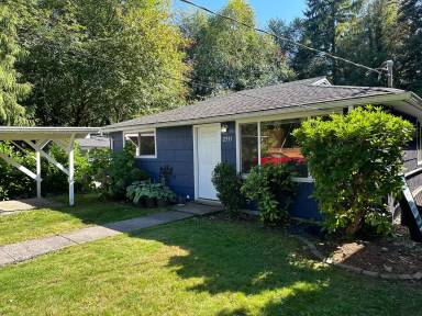 Main picture of 2335 NE 86th St