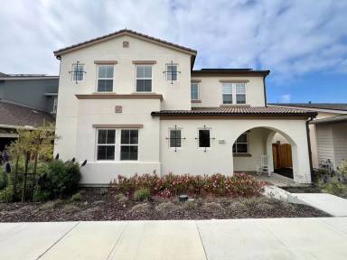 Main picture of 2995 Pinos Way