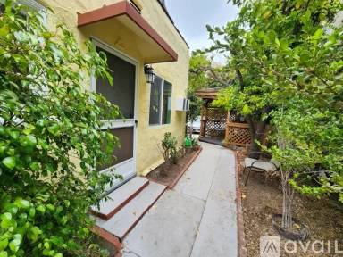 Main picture of 2321 N Beachwood Dr