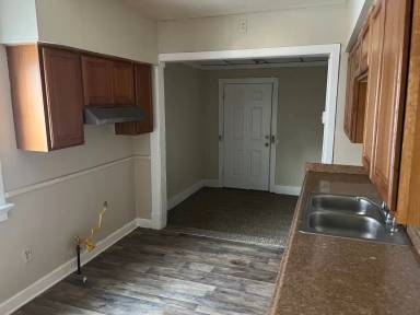 Main picture of 1409 W Delaware Ave