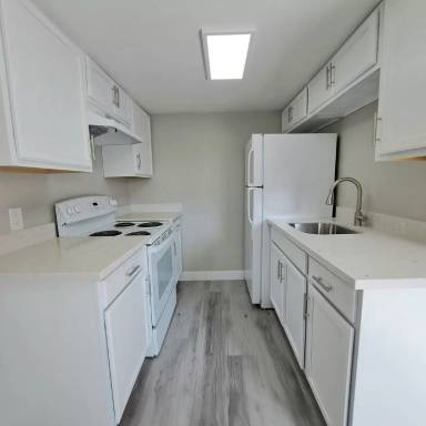 Main picture of 2556 Van Patten St