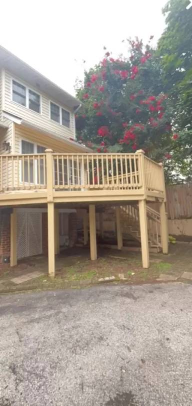Main picture of 2047 Memorial Ave SW