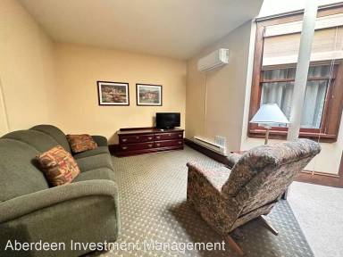 Main picture of 110 S Lincoln St