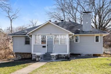 Main picture of 1853 E 78th St