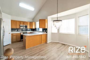 Main picture of 742 E Rowley Dr