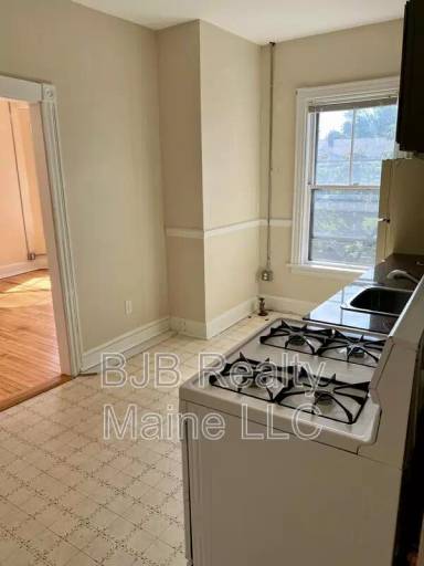 Main picture of 221 Woodford St