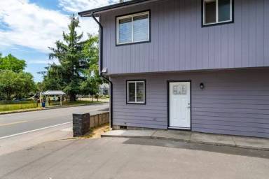 Main picture of 2447 Roosevelt Blvd