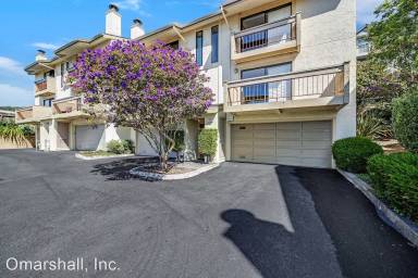 Main picture of 600 Stonegate Dr