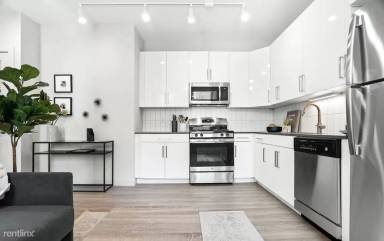 Main picture of 330 S Wells