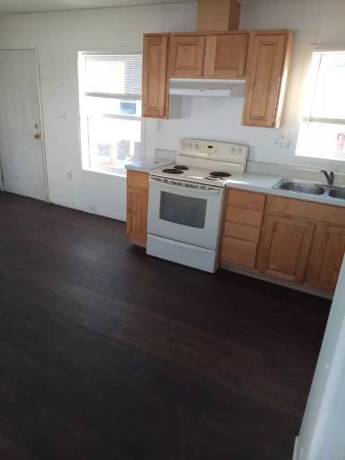 Main picture of 250 Pioneer Dr