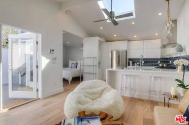 Main picture of 214 Bicknell Ave