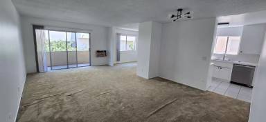 Main picture of 848 S Holt Ave
