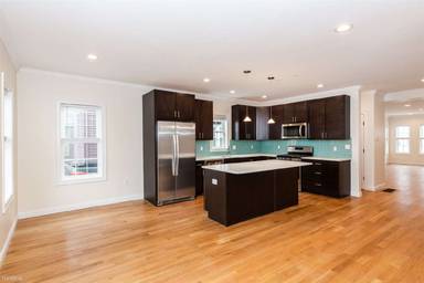 Main picture of 25 1st St