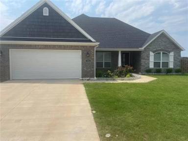 Main picture of 550 Magnolia Ln