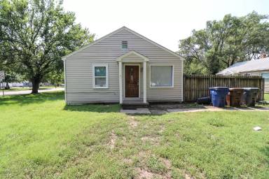 Main picture of 821 S Terrace Dr