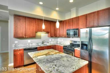 Main picture of 2417 W Erie St