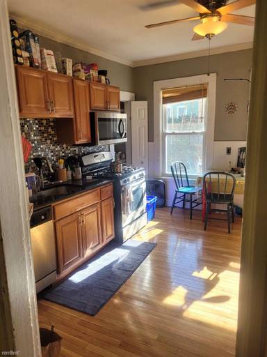 Main picture of 256 Summer St