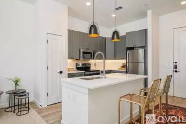 Main picture of 2601 W Braker Ln