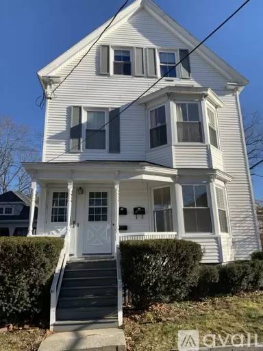 Main picture of 19 Lawn Ave