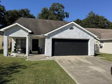 Main picture of 11065 Oakcrest Dr