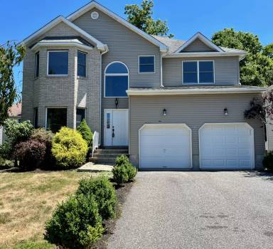 Main picture of 131 Leah Way