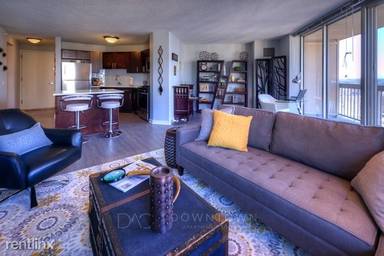 Main picture of 16 W Grand Ave