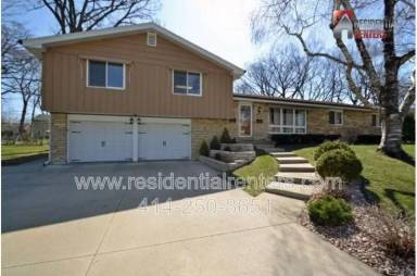 Main picture of 2036 S 104th St