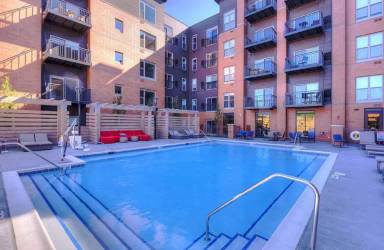 Main picture of Uptown La Grange