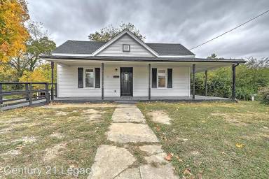 Main picture of 104 Clem St