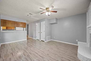 Main picture of 105 Maple St