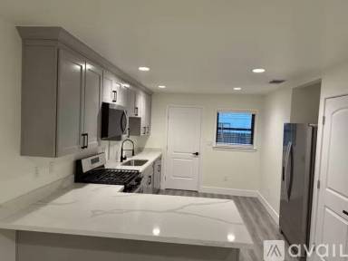 Main picture of 102 1st St