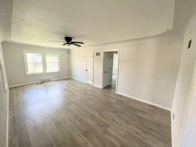 Main picture of 300 Rhodes Ave
