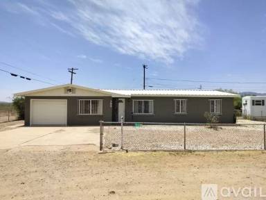 Main picture of 915 W Helen St