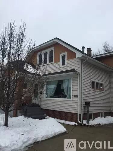 Main picture of 2606 Bate St