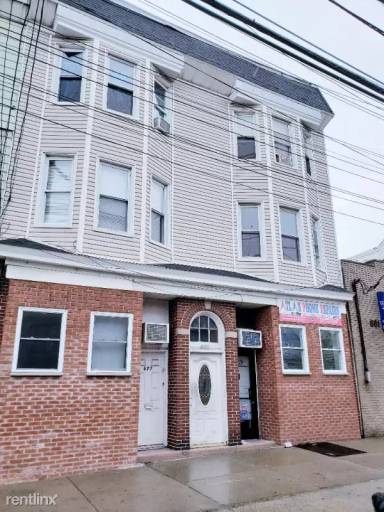 Main picture of 677 Kennedy Blvd