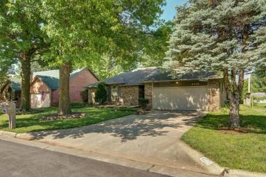 Main picture of 4035 S Parkcrest Ave