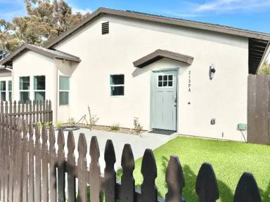 Main picture of 2139 Judson St