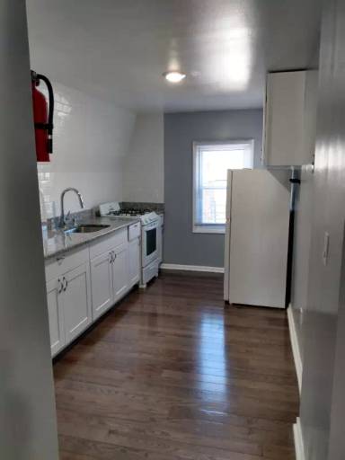 Main picture of 497 Tremont Ave