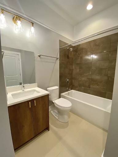 Main picture of 1836 W Augusta Blvd