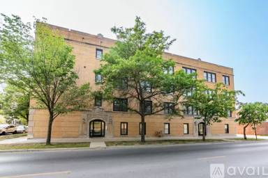 Main picture of 6148 N Ravenswood Ave