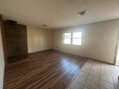 Main picture of 1509 N Knoxville Ave