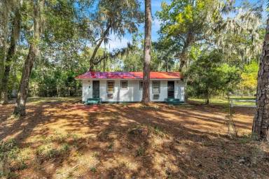 Main picture of 14 Southwood Dr