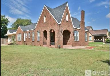 Main picture of 1001 W Hackberry Ave