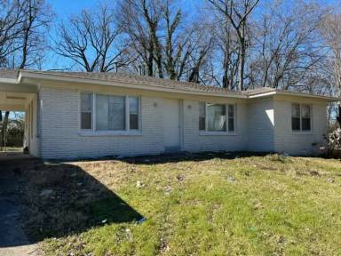 Main picture of 2823 Baskin St