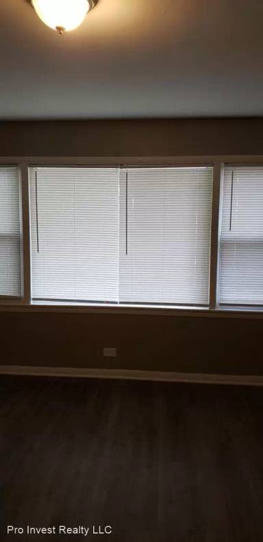 Main picture of 2121 W 68th Pl