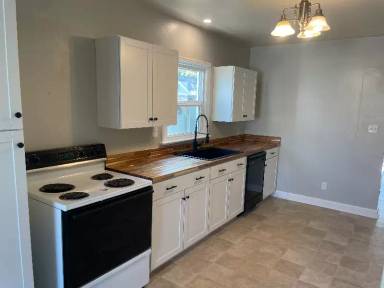 Main picture of 236 1/2 Custer Ave