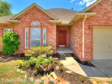 Main picture of 7504 NW 134th St