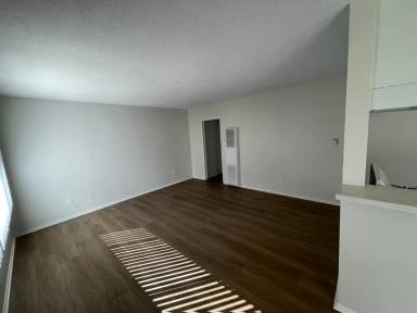 Main picture of 437 W Glenoaks Blvd