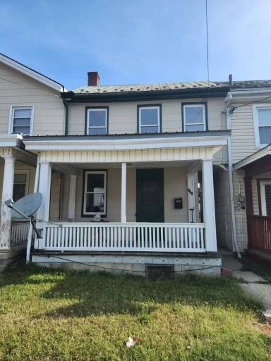 Main picture of 251 W King St